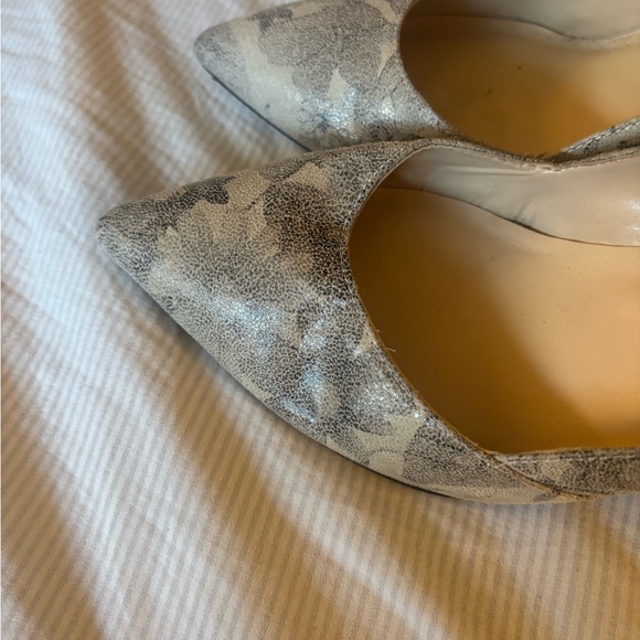 Alamar Women's Beige Floral Heels - Picture 3 of 4